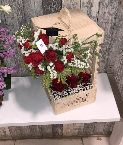 Saleswoman roses - Sakaka - +966 50 126 2477